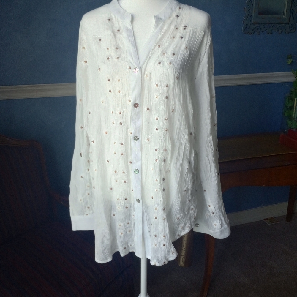 Hope Spring White Embroidery Floral Lady Top.